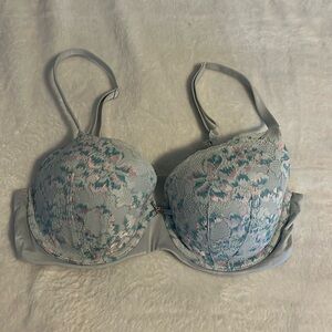 NWOT laced bra from Victoria’s Secret. Body by Victoria style size 34D